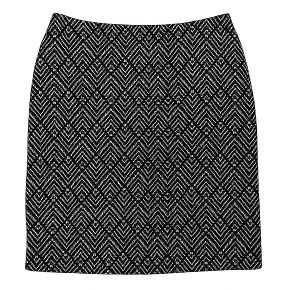 Jones Studio Dresses & Skirts - Jones Studio Skirt Womens 14 Black White A Line Stretch Knee Length Geometric
